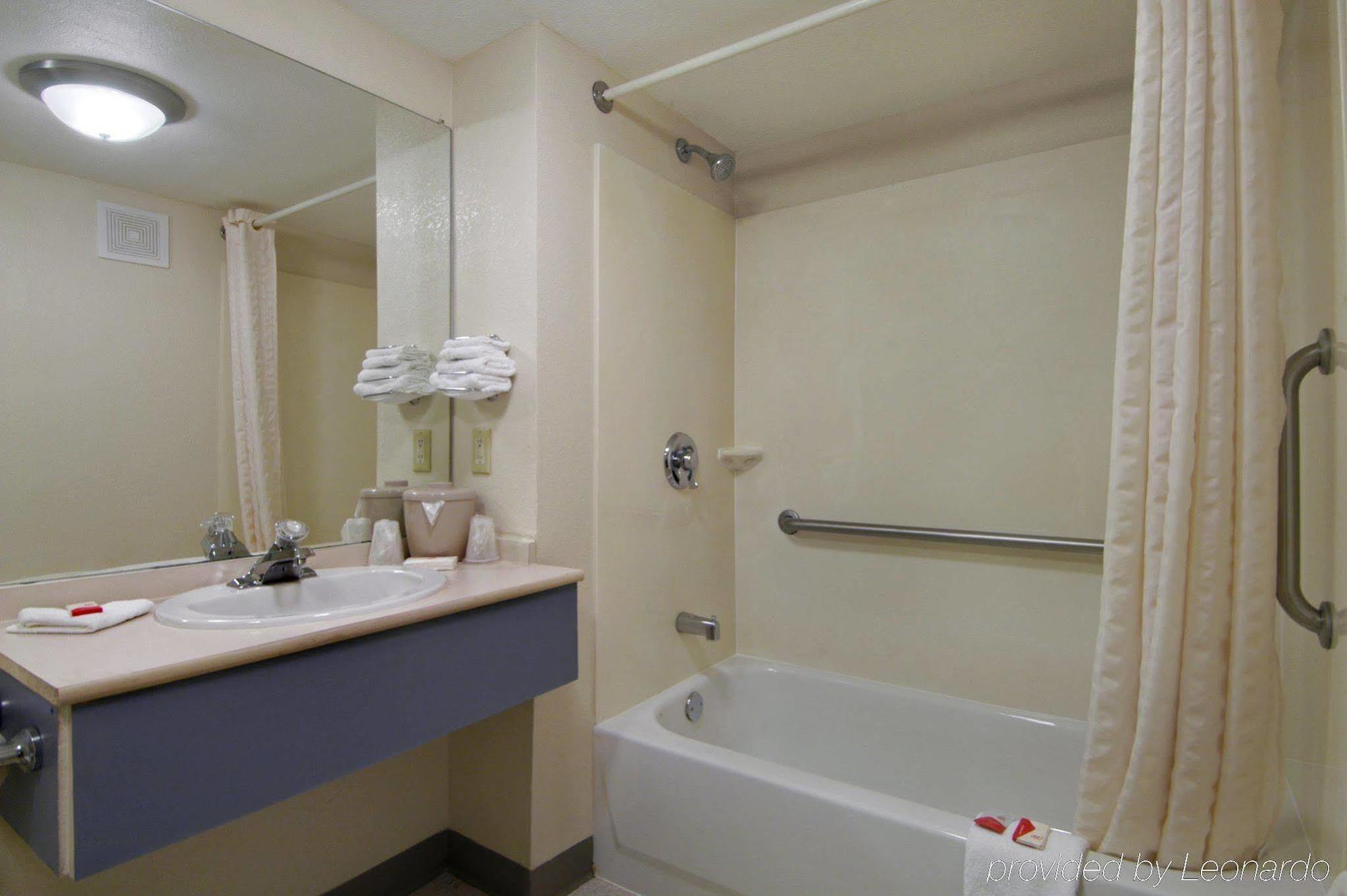 Red Roof Inn Jackson Downtown - Fairgrounds Kamer foto